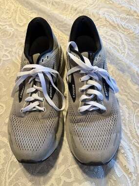 Brooks Adrenaline GTS 22 Womens 10.5 Med D Gray Black Running Shoes See Pics